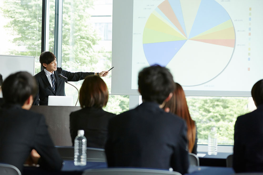 新卒採用時の企業選びに迷ったら新人研修に注目！～研修内容から読み解く理想の社員像～