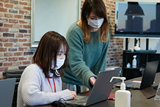 グラフィックデザイナー大募集 株式会社dazzy クリエイティブディレクター ファッション 関連職 求人 求人 転職は 転職サイトのクリ博ナビpro