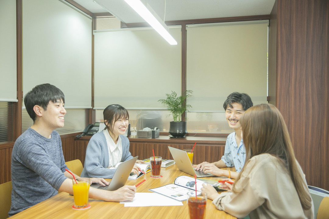 新卒7期生 Enjoying Creative Genesis なデザイナー 株式会社キュー デザイナー アートディレクター Web デザイナー グラフィックデザイナー クリエイティブディレクター 求人 クリ博ナビ23